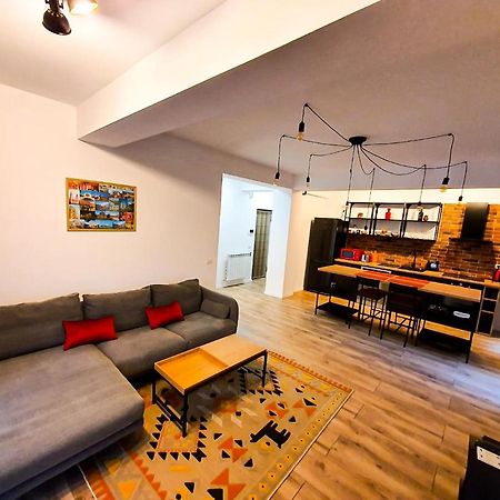Urban Retreat: Industrial Chic 1Br Ap - Heart Of Bucharestアパートメント エクステリア 写真