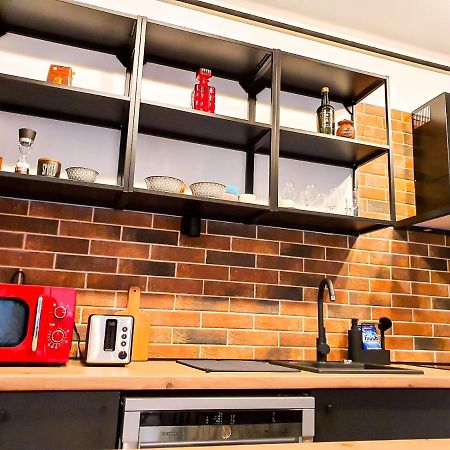 Urban Retreat: Industrial Chic 1Br Ap - Heart Of Bucharestアパートメント エクステリア 写真