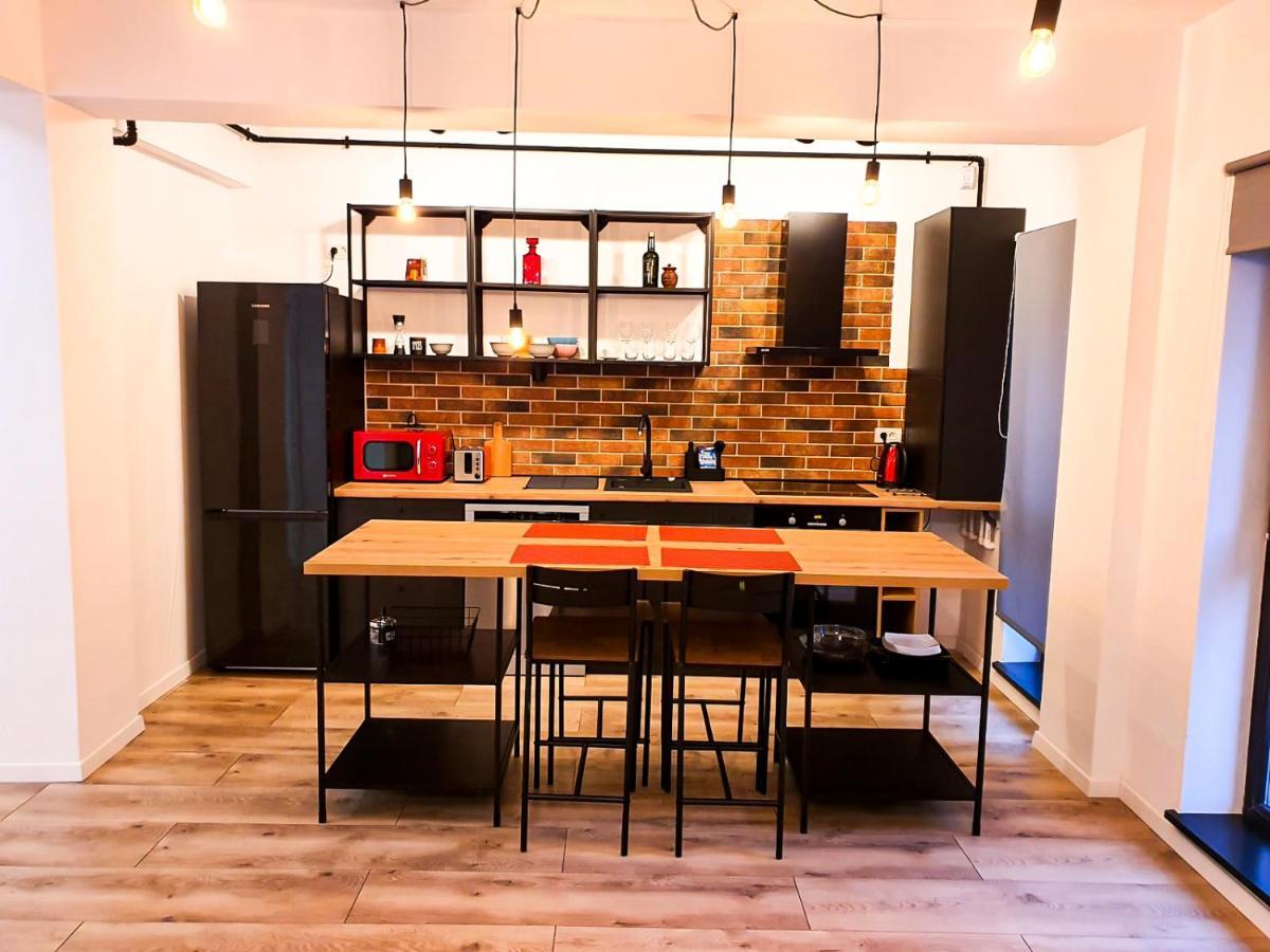 Urban Retreat: Industrial Chic 1Br Ap - Heart Of Bucharestアパートメント エクステリア 写真