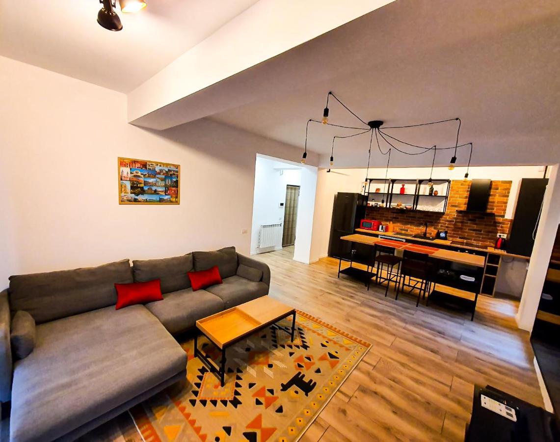 Urban Retreat: Industrial Chic 1Br Ap - Heart Of Bucharestアパートメント エクステリア 写真
