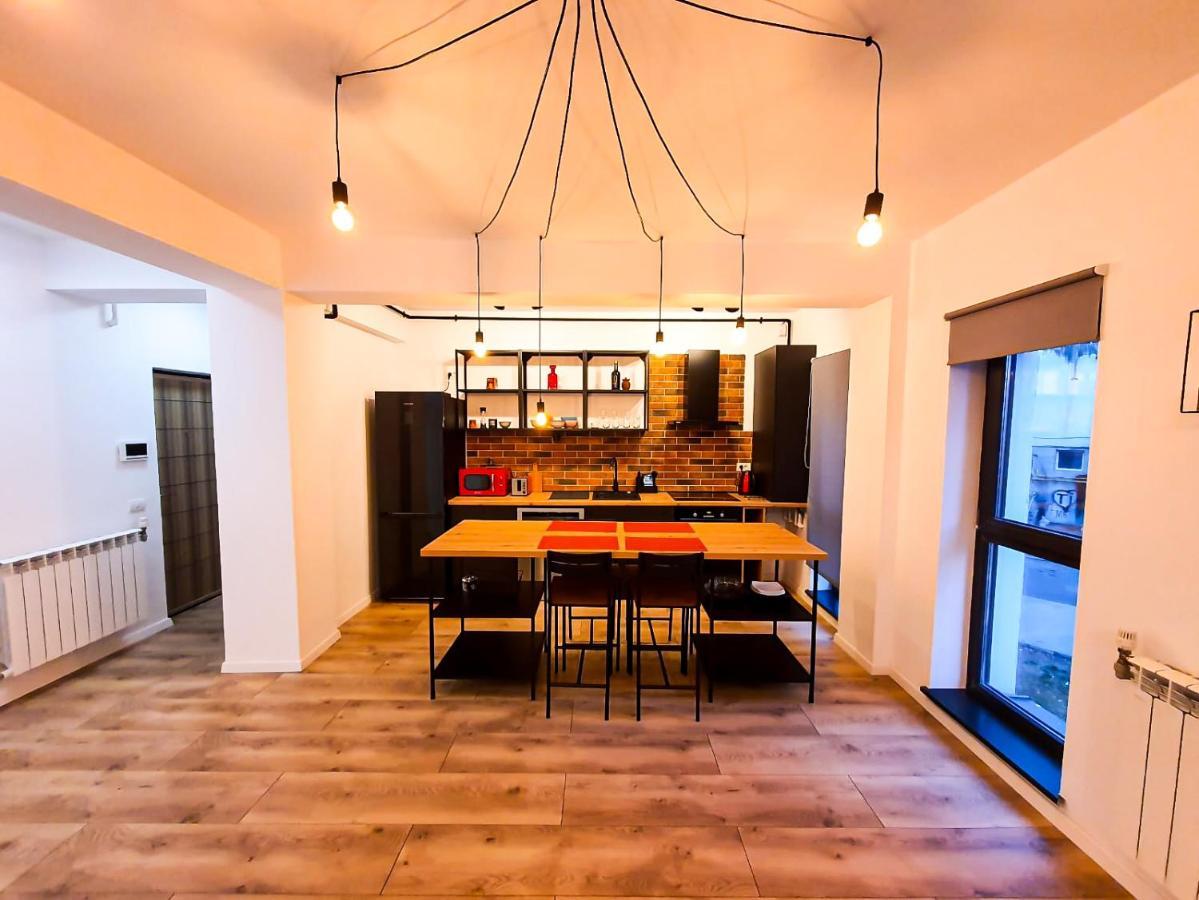 Urban Retreat: Industrial Chic 1Br Ap - Heart Of Bucharestアパートメント エクステリア 写真
