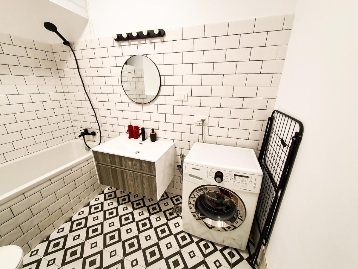 Urban Retreat: Industrial Chic 1Br Ap - Heart Of Bucharestアパートメント エクステリア 写真