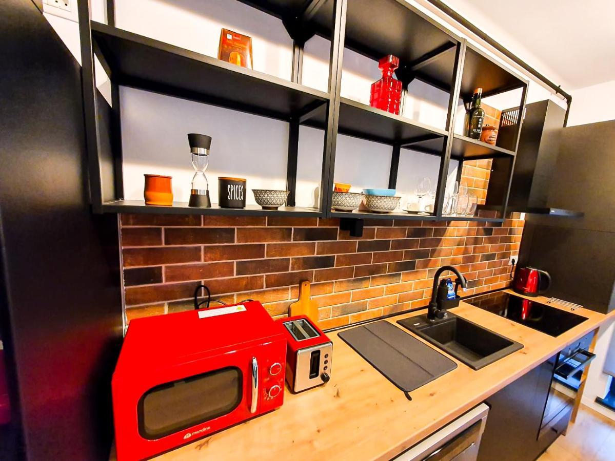 Urban Retreat: Industrial Chic 1Br Ap - Heart Of Bucharestアパートメント エクステリア 写真
