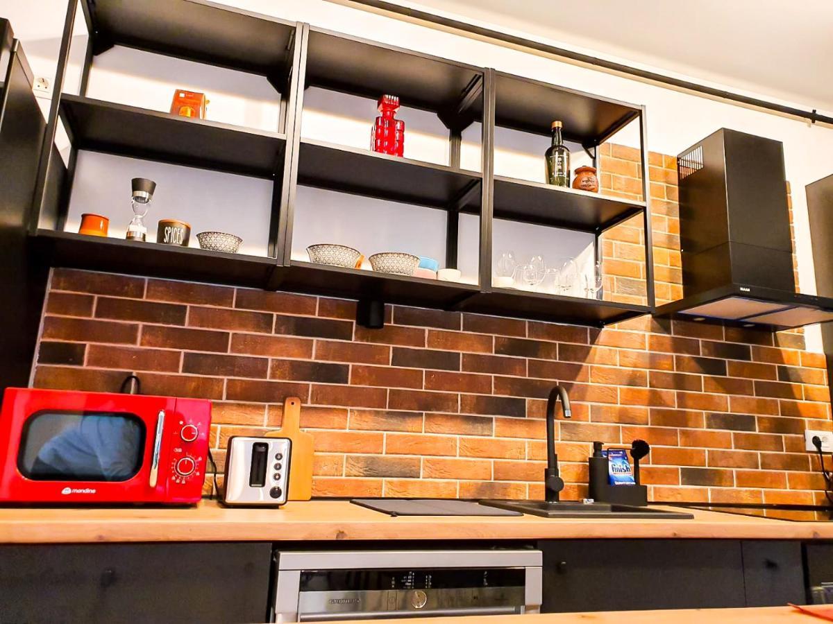 Urban Retreat: Industrial Chic 1Br Ap - Heart Of Bucharestアパートメント エクステリア 写真