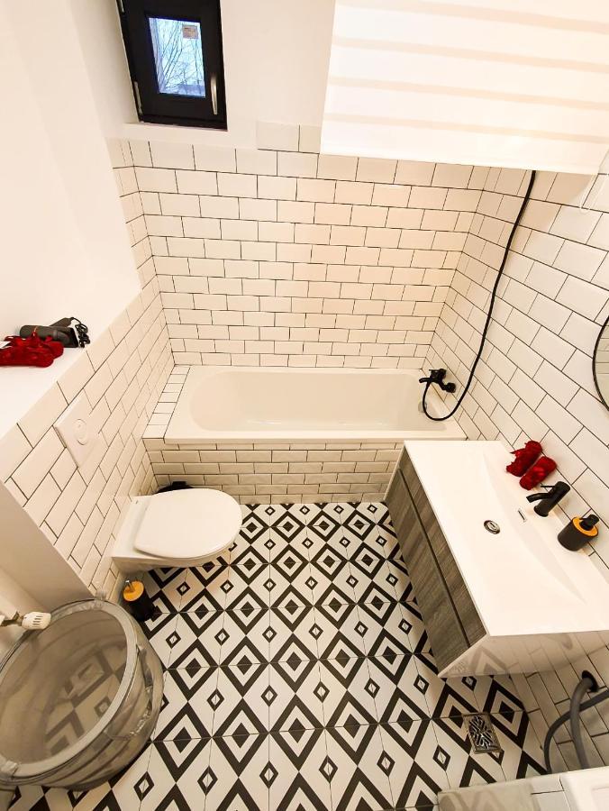 Urban Retreat: Industrial Chic 1Br Ap - Heart Of Bucharestアパートメント エクステリア 写真